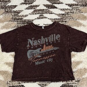 Nashville Music City Women’s Magenta Brown Distressed Cropped T-Shirt